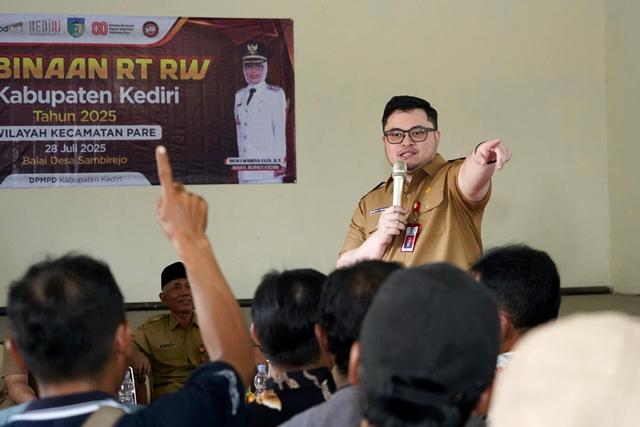 Mas Dhito Ajak Ketua RT/RW di Pare Lebih Peka terhadap Lingkungan, Fokus Tekan Kasus Stunting