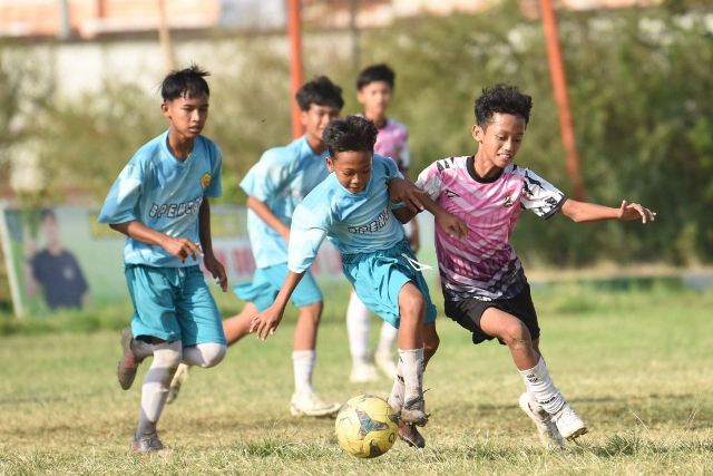 Gus Qowim Apresiasi Turnamen Sepak Bola Afif Cup U40 dan Walikota Cup Antar SMP Kota Kediri