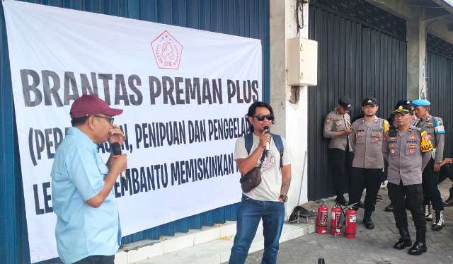 IPK Gruduk Kantor CIMB Niaga Finance Kediri, Geram Dugaan Penarikan Paksa Mobil Ibu Rumah Tangga IPK Gruduk Kantor CIMB Niaga Finance Kediri, Geram Dugaan Penarikan Paksa Mobil Ibu Rumah Tangga