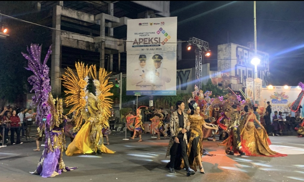 Kemeriahan APEKSI Night Carnival 2025: Kota Kediri Disulap Jadi Panggung Budaya Spektakuler Kemeriahan APEKSI Night Carnival 2025: Kota Kediri Disulap Jadi Panggung Budaya Spektakuler