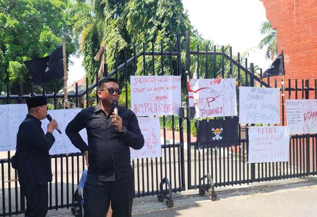 Dunia Pendidikan Sakit? Relawan Kesehatan Indonesia Desak Iuran Sekolah Bersifat Sukarela Dunia Pendidikan Sakit? Relawan Kesehatan Indonesia Desak Iuran Sekolah Bersifat Sukarela