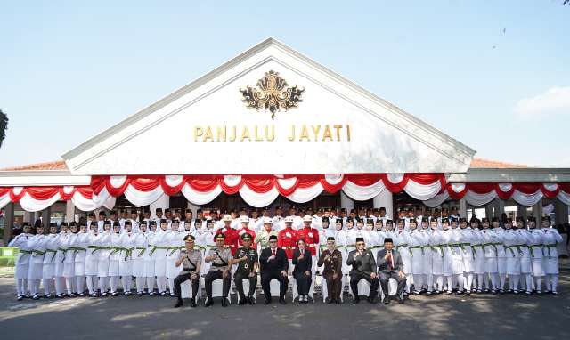 Mas Dhito Kukuhkan Paskibraka Kabupaten Kediri 2025: “Tugas Mulia, Semangat Tak Boleh Padam”