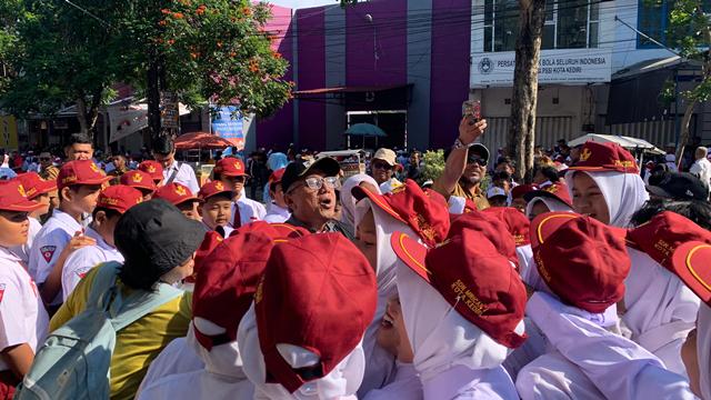 Semangat Juang Generasi Muda: Ribuan Siswa Kota Kediri Tampil di Lomba Baris-Berbaris