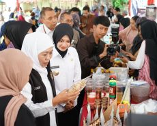 Harga Sembako Murah di Kediri! Wali Kota Vinanda Dampingi Gubernur Khofifah Tinjau Pasar Murah 2025