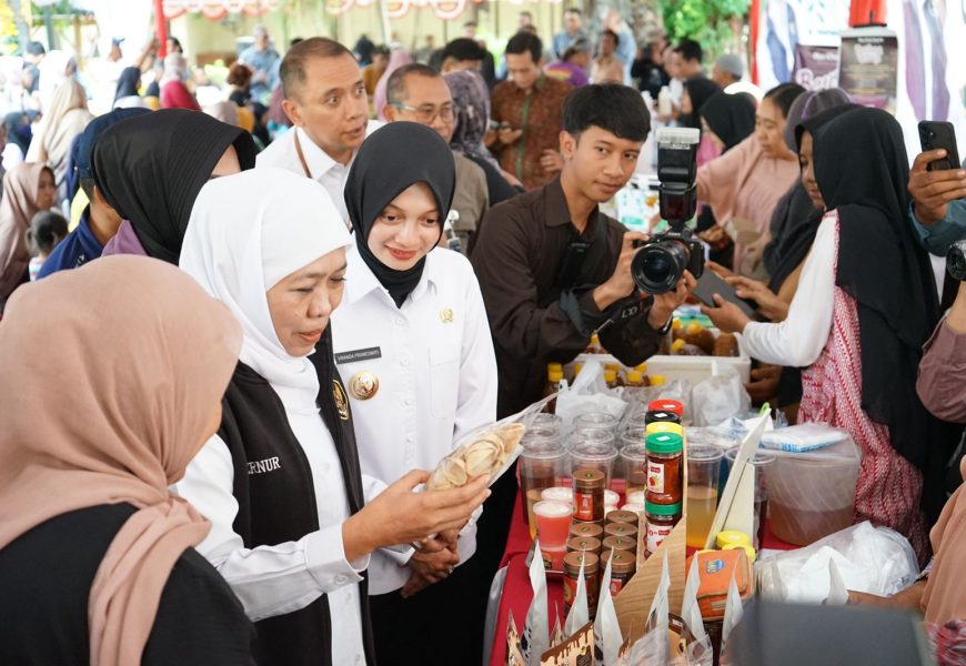 Harga Sembako Murah di Kediri! Wali Kota Vinanda Dampingi Gubernur Khofifah Tinjau Pasar Murah 2025 Harga Sembako Murah di Kediri! Wali Kota Vinanda Dampingi Gubernur Khofifah Tinjau Pasar Murah 2025