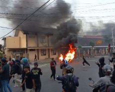 Inilah Suasana Aksi Unjuk Rasa di Mapolres Kediri Kota Berlanjut ke Gedung Dewan