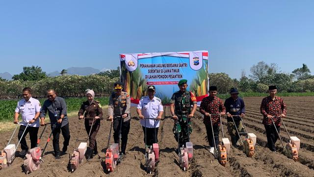 Menanam Jagung, Menumbuhkan Harapan: Semangat Ketahanan Pangan dari Wali Barokah Kediri