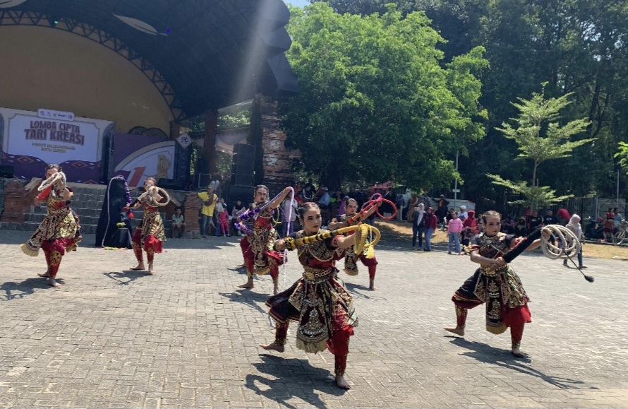 Dentuman Budaya dari Goa Selomangleng: Tarian, Pecut, dan Jiwa yang Menyala