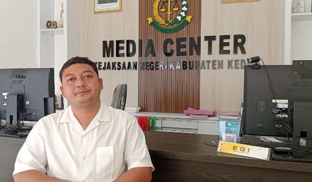 Kasi Pidum Kejari Kediri, Uwais Deffa I Qorni (Neha Hasna Maknuna)