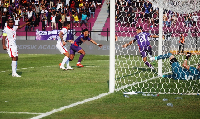 Persik Kediri Amankan Kemenangan 2-1 atas Maluku United di Stadion Brawijaya Persik Kediri Amankan Kemenangan 2-1 atas Maluku United di Stadion Brawijaya