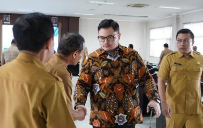 Bupati Kediri Ingatkan ASN Jauhi Flexing, Utamakan Integritas dan Pelayanan Publik Bupati Kediri Ingatkan ASN Jauhi Flexing, Utamakan Integritas dan Pelayanan Publik