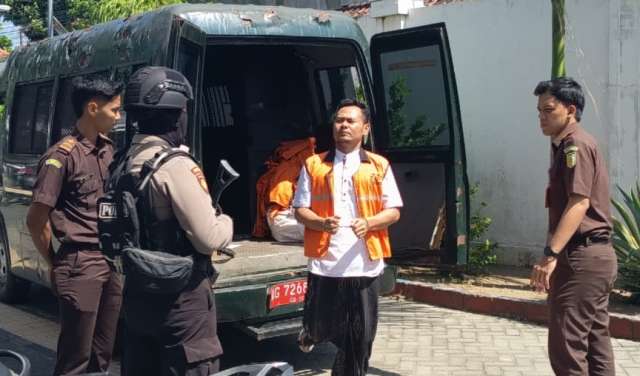 Drama Tragis “Koper Merah” Berakhir, Pelaku Mutilasi Dijatuhi Hukuman Seumur Hidup Drama Tragis “Koper Merah” Berakhir, Pelaku Mutilasi Dijatuhi Hukuman Seumur Hidup