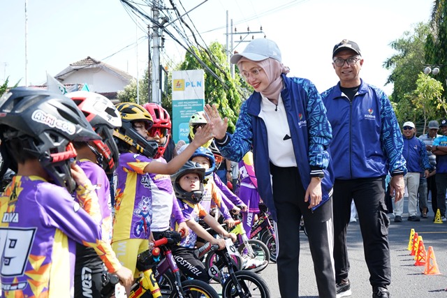 Wali Kota Kediri Vinanda Prameswati Dinobatkan sebagai Bunda Olahraga Masyarakat: Nyalakan Semangat Hidup Sehat