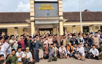 Himasal Kediri Raya Kecam Tayangan Trans7: Tuntut Chairul Tanjung Minta Maaf Langsung ke Romo Kyai Anwar Manshur