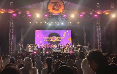 Malam Penuh Harmoni di Langit SMAN 1 Kediri: “Euphonic Mirage” Jadi Simfoni Jiwa dalam Puncak Dies Natalis ke-79 Malam Penuh Harmoni di Langit SMAN 1 Kediri: “Euphonic Mirage” Jadi Simfoni Jiwa dalam Puncak Dies Natalis ke-79