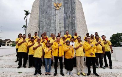 Dalam Semangat HUT ke-61, Partai Golkar Tabur Doa di Taman Makam Pahlawan