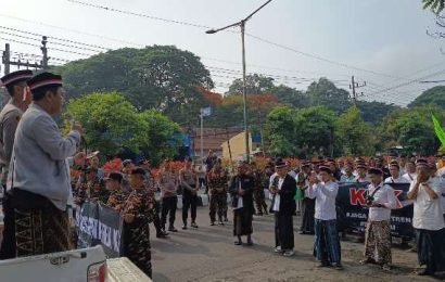 Ratusan Santri dan Alumni Ponpes Lirboyo Gelar Long March di Kediri, Tuntut Chairul Tanjung Minta Maaf Langsung ke Mbah Kyai Anwar Manshur atas Tayangan Trans7