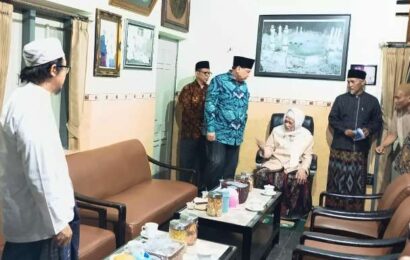 Chairul Tanjung Akhirnya Datang ke Ponpes Lirboyo, Minta Maaf ke Mbah Kyai Anwar Chairul Tanjung Akhirnya Datang ke Ponpes Lirboyo, Minta Maaf ke Mbah Kyai Anwar