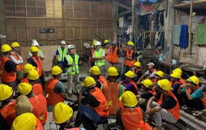 Santri Ponpes Lirboyo Belajar Konstruksi dan Keselamatan Kerja: Dari Kitab ke Beton, Dari Doa ke Pembangunan Santri Ponpes Lirboyo Belajar Konstruksi dan Keselamatan Kerja: Dari Kitab ke Beton, Dari Doa ke Pembangunan