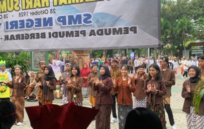 Semangat Sumpah Pemuda Warnai Pra-Dies Natalis ke-75 SMPN 1 Kota Kediri: Kreativitas, Kebersamaan, dan Toleransi Berkobar di Sekolah Semangat Sumpah Pemuda Warnai Pra-Dies Natalis ke-75 SMPN 1 Kota Kediri: Kreativitas, Kebersamaan, dan Toleransi Berkobar di Sekolah