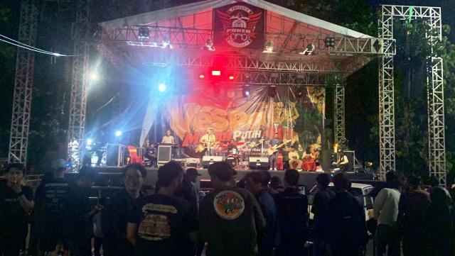 Ribuan Scooterist Padati “Vespa Merah Putih” di Kediri: Rayakan HUT RI ke-80 dengan Semangat Persaudaraan dan Aksi Sosial Ribuan Scooterist Padati “Vespa Merah Putih” di Kediri: Rayakan HUT RI ke-80 dengan Semangat Persaudaraan dan Aksi Sosial