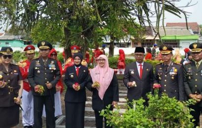 Dalam Keheningan Taman Makam Pahlawan, Wali Kota Kediri : Semangat Juang Itu Masih Bernyawa Dalam Keheningan Taman Makam Pahlawan, Wali Kota Kediri : Semangat Juang Itu Masih Bernyawa
