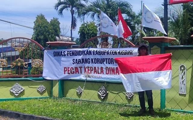 Dituding Terima Pungli Wisuda hingga Study Tour, LSM Tuntut Kadisdik Kabupaten Kediri Dicopot Dituding Terima Pungli Wisuda hingga Study Tour, LSM Tuntut Kadisdik Kabupaten Kediri Dicopot