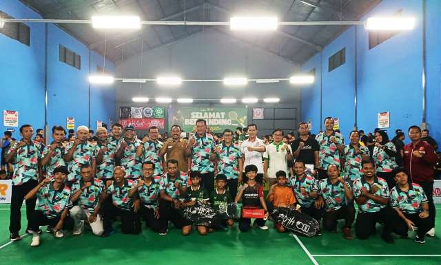 Kejurkab PBSI Kediri 2025: Dari Pra Dini hingga Veteran, Semangat Bulu Tangkis Tak Pernah Pudar Kejurkab PBSI Kediri 2025: Dari Pra Dini hingga Veteran, Semangat Bulu Tangkis Tak Pernah Pudar