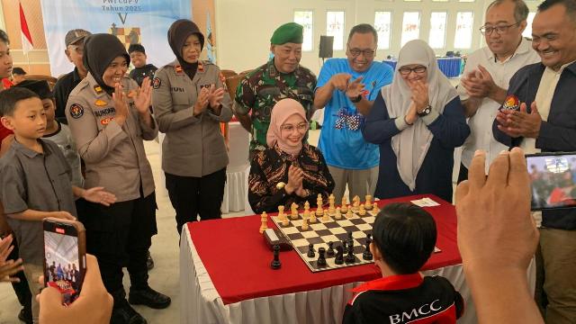 Ketika Bidak Berbicara: PWI CUP V Kediri Jadi Panggung Strategi dan Harapan Generasi Muda Ketika Bidak Berbicara: PWI CUP V Kediri Jadi Panggung Strategi dan Harapan Generasi Muda