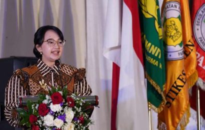 Mbak Cicha Dorong Lulusan Stikes Pamenang Jadi Garda Terdepan Kesehatan Kediri