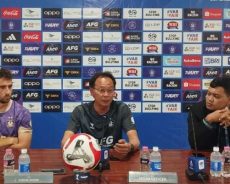 Derby Jatim Bergeser ke Gresik: Persik Kediri dan Persebaya Surabaya Siap Panaskan Gelora Joko Samudro Derby Jatim Bergeser ke Gresik: Persik Kediri dan Persebaya Surabaya Siap Panaskan Gelora Joko Samudro