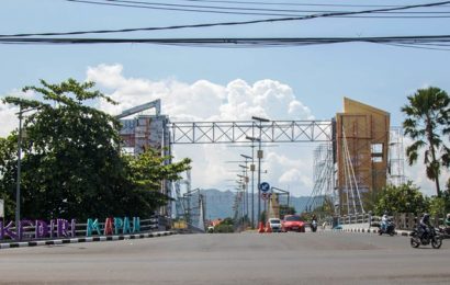 Malam Hari Jembatan Brawijaya Ditutup Sementara: Kota Kediri Menata Ulang Nafas Besi Sang Penghubung