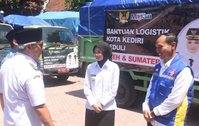 Wali Kota Kediri Berangkatkan Bantuan untuk Korban Bencana Aceh dan Sumut, Tujuh Truk Logistik Dilepas