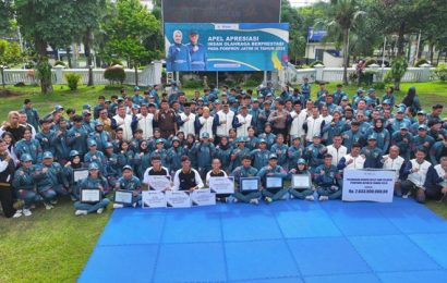 Wali Kota Kediri Serahkan SK ASN, BLT, dan Bonus Atlet: “Semua Bergerak untuk Kota Kediri MAPAN Wali Kota Kediri Serahkan SK ASN, BLT, dan Bonus Atlet: “Semua Bergerak untuk Kota Kediri MAPAN