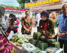 Belanja Bijak Jelang Akhir Tahun, Pesan Kejari Kediri Disela Operasi Pasar Murah Belanja Bijak Jelang Akhir Tahun, Pesan Kejari Kediri Disela Operasi Pasar Murah