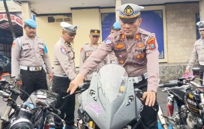 Ribuan Pelanggar Terjaring Operasi Zebra 2025 digelar Polres Kediri Kota, Didominasi Helm Ribuan Pelanggar Terjaring Operasi Zebra 2025 digelar Polres Kediri Kota, Didominasi Helm