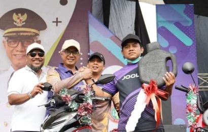 Ribuan ASN dan Guru Kediri Meriahkan Jalan Sehat Peringati HUT KORPRI dan Hari Guru Nasional