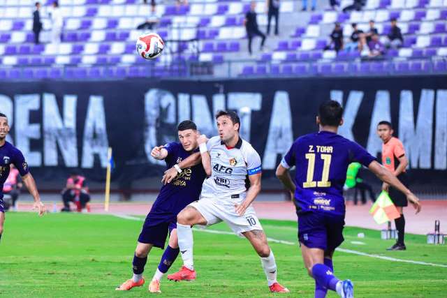 Debut Pelatih Baru Marcos Reina Berakhir Pahit, Persik Kediri Dibekuk Persita 0-3 Debut Pelatih Baru Marcos Reina Berakhir Pahit, Persik Kediri Dibekuk Persita 0-3