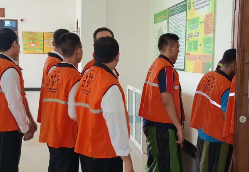 Tujuh Penjarah Gedung DPRD Kota Kediri Divonis Ringan, Hakim Pertimbangkan Pengakuan dan Penyesalan Tujuh Penjarah Gedung DPRD Kota Kediri Divonis Ringan, Hakim Pertimbangkan Pengakuan dan Penyesalan