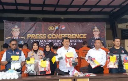 Tutup Tahun dengan Prestasi, Satresnarkoba Kediri Kota Gagalkan Peredaran Narkoba Bernilai Besar Tutup Tahun dengan Prestasi, Satresnarkoba Kediri Kota Gagalkan Peredaran Narkoba Bernilai Besar