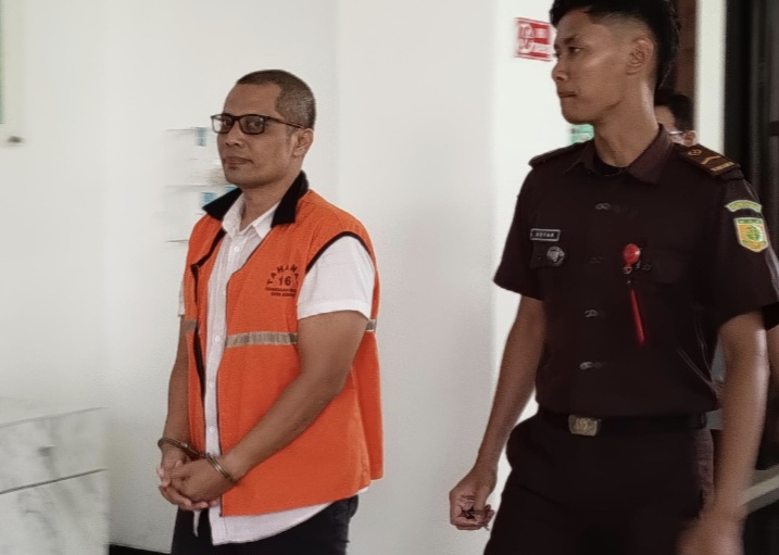Oknum Polisi Duduk di Kursi Terdakwa: Jejak Sabu Menyeret Anggota Aktif Polres Kediri Kota Oknum Polisi Duduk di Kursi Terdakwa: Jejak Sabu Menyeret Anggota Aktif Polres Kediri Kota