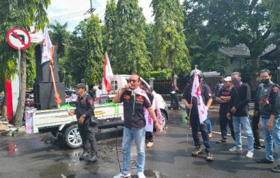 Rapat Kedinasan Disorot GRIB Jaya, Pemkot Kediri Tegaskan Tak Ada Intervensi Pihak di Luar Struktural Rapat Kedinasan Disorot GRIB Jaya, Pemkot Kediri Tegaskan Tak Ada Intervensi Pihak di Luar Struktural