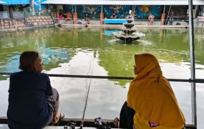 Sensasi Tarik Ikan hingga Kuliner Segar, Kaum Perempuan di Kediri Kini Ramaikan Kolam Pancing