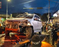 Kecelakaan Beruntun di Simpang Empat Muning Lirboyo Diduga Rem Blong, Sopir Bus Nyaris Dihajar Massa Kecelakaan Beruntun di Simpang Empat Muning Lirboyo Diduga Rem Blong, Sopir Bus Nyaris Dihajar Massa