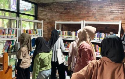 Dari Taman ke Ruang Literasi, Pojok Baca Sekartaji Digagas Mbak Wali Diminati Masyarakat Dari Taman ke Ruang Literasi, Pojok Baca Sekartaji Digagas Mbak Wali Diminati Masyarakat