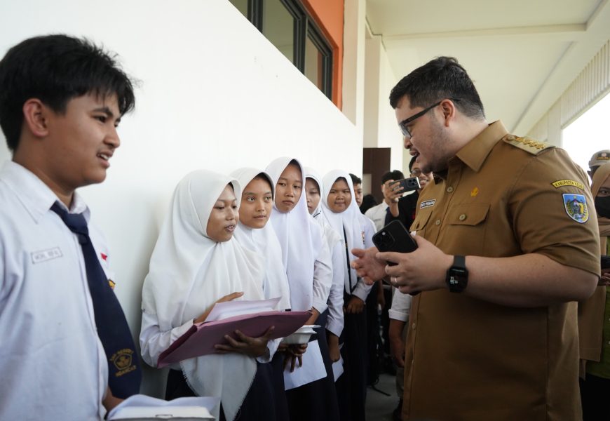 Efisiensi Anggaran Tak Surutkan Komitmen Mas Dhito Tetap Prioritaskan Pendidikan dan Kesehatan