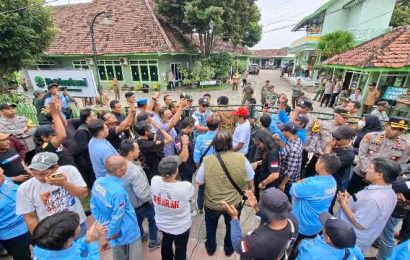 Puasa Ramadhan Tak Surutkan Semangat LSM di Kediri, Desak Perhutani Dukung Total Koperasi Merah Putih Puasa Ramadhan Tak Surutkan Semangat LSM di Kediri, Desak Perhutani Dukung Total Koperasi Merah Putih