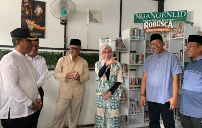 Dari Cangkir Kopi ke Lembar Buku: Cara Baru Anak Muda Kediri Menikmati Literasi