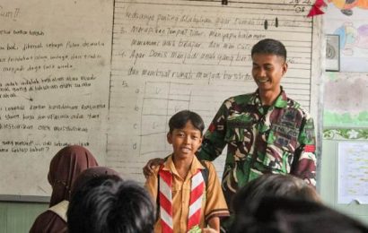 Dari Ruang Kelas Madrasah Ibtidaiyah, Prajurit TNI Tanamkan Benih Nasionalisme Dari Ruang Kelas Madrasah Ibtidaiyah, Prajurit TNI Tanamkan Benih Nasionalisme