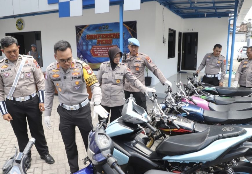 Balap Liar di Kandangan Dibubarkan, 26 Motor Milik Pelajar Diamankan Balap Liar di Kandangan Dibubarkan, 26 Motor Milik Pelajar Diamankan